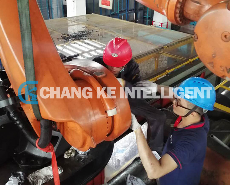 Repair the gearbox and balance cylinder of the KUKA robot Repair the gearbox and balance cylinder of the KUKA robot